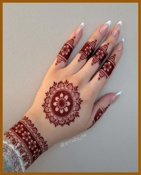Aesthetic Back Hand Curved Layered Mandala Mehndi Art